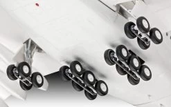 Revell 03872 - Airbus A380-800 Lufthansa New Livery -Revell revell 03872 lufthansa airbus a380 800 new livery