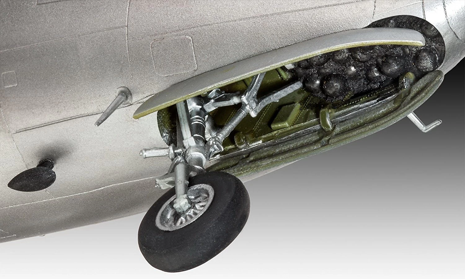 Revell 04947 - DC-4 Balair / Iceland Airways 7 Revell 04947 - DC-4 Balair / Iceland Airways – Bild 5