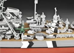 REVELL 05098 1:700 Battleship Bismarck 13 REVELL 05098 1:700 Battleship Bismarck -Revell revell 05098 1 700 battleship bismarck 3